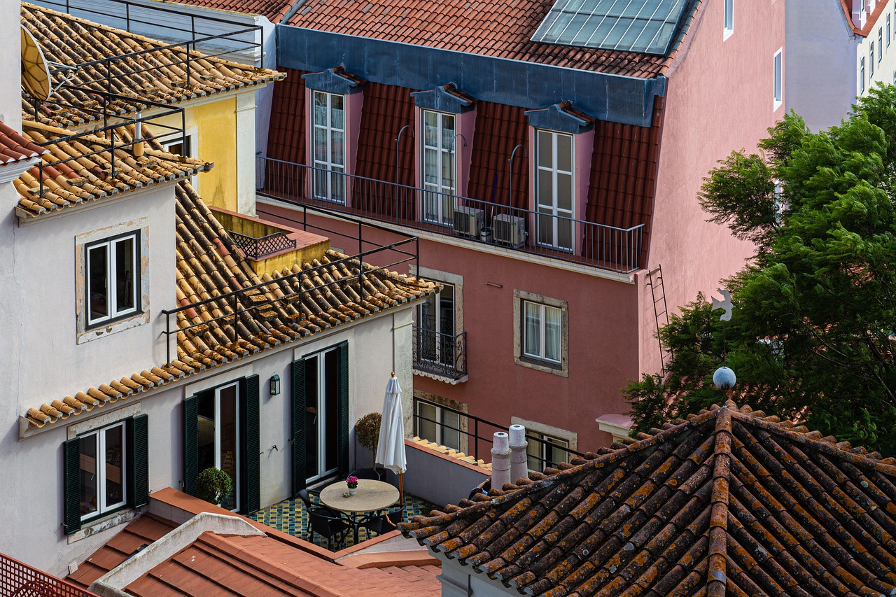 cat produce un panou solar pe zi