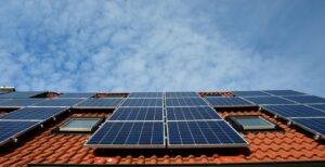 de cate panouri fotovoltaice ai nevoie pentru o casa